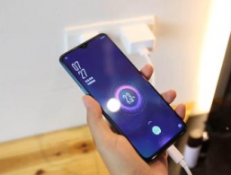 �ϰ�ǰ�ֻ�û����ô��? OPPO R17 Pro�������������ٹ�������