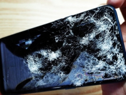 �ֻ���Ļ������ô�죿��С����θ���OPPO�ֻ���Ļ�ģ���¼ȫ����