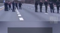 当地时间1月27日，美国田纳西州。#男子持刀具上路遭9名警察围攻射杀，执法记录仪曝光。