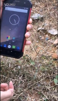 户外高空抛“机”，小伙子拿着乐目沙狐V1胆就是大啊~