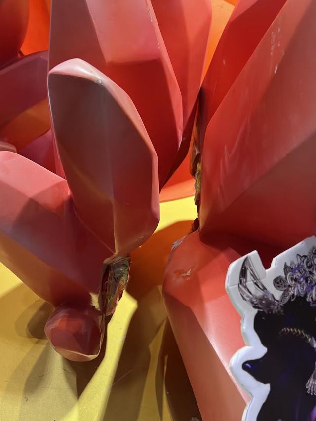BW现场惊奇，有人当众拉屎，米游二游玩家打起来了？